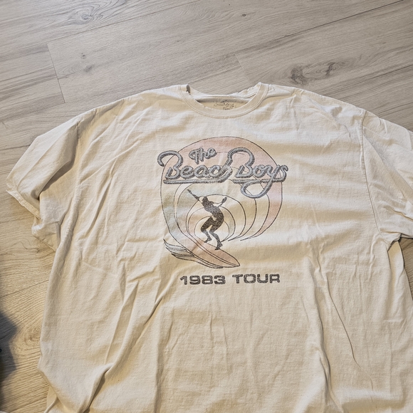 The Beach Boys 1983 tour Graphic Tee - Picture 2 of 4